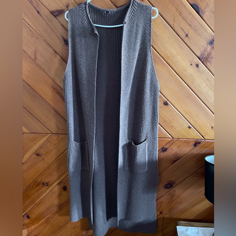 Unknown size ,I take a 2x and it fits a bit larger than that
